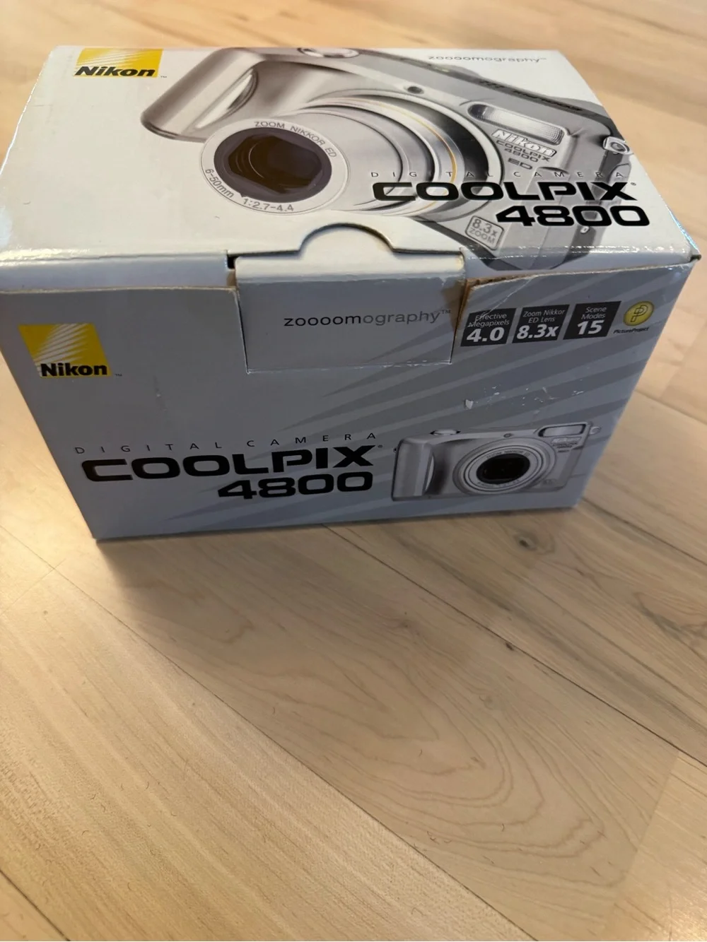Nikon COOLPIX 4800 - 4.0MP - 8.3 Zoom - Digital Camera w.Batt/Chrgr ++ Silver
